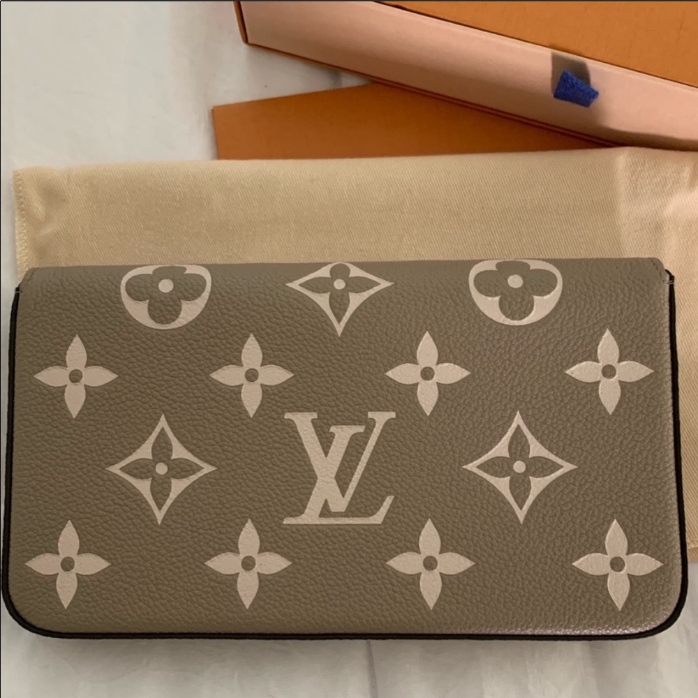 Louis Vuitton Felicie Bag - Picture 9 of 15